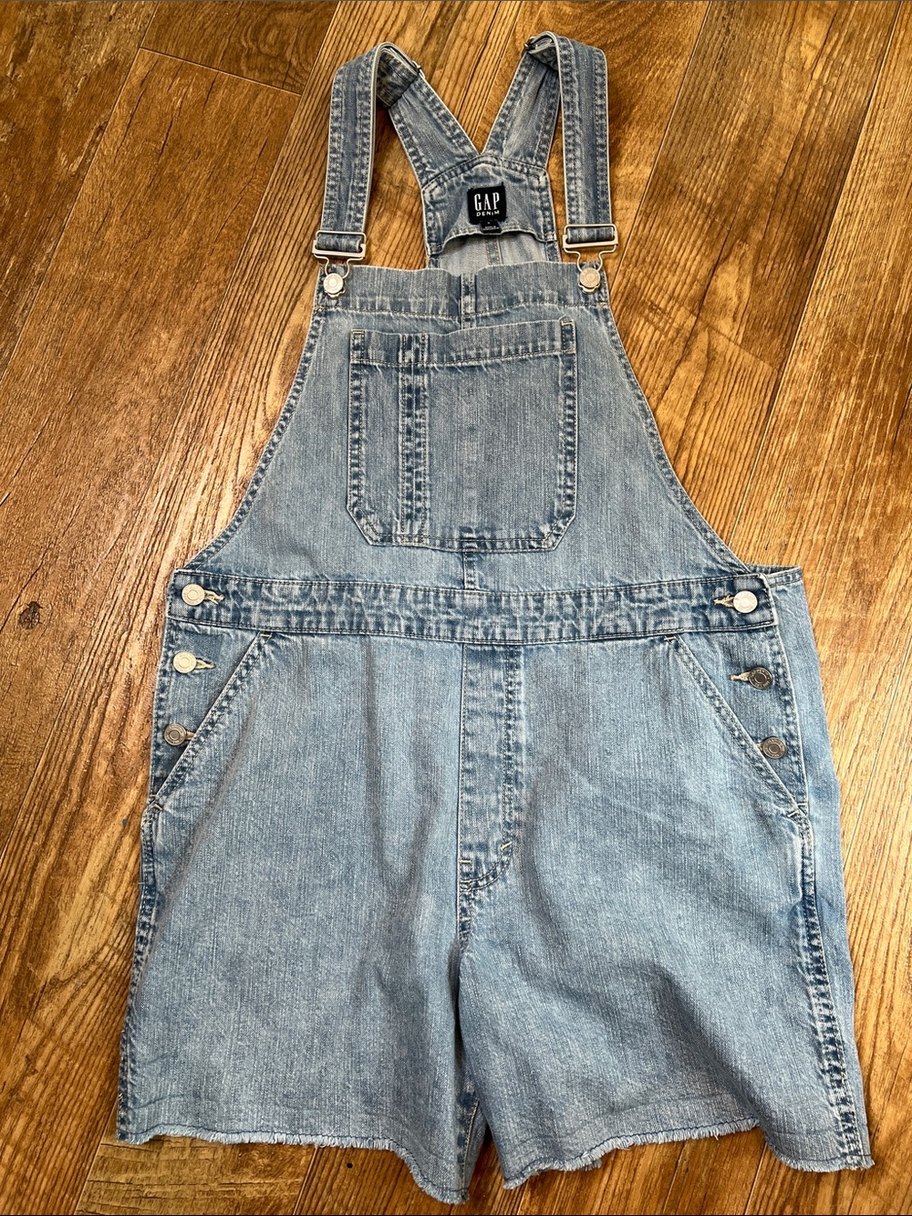 Gap coveralls denim light wash shorts size L